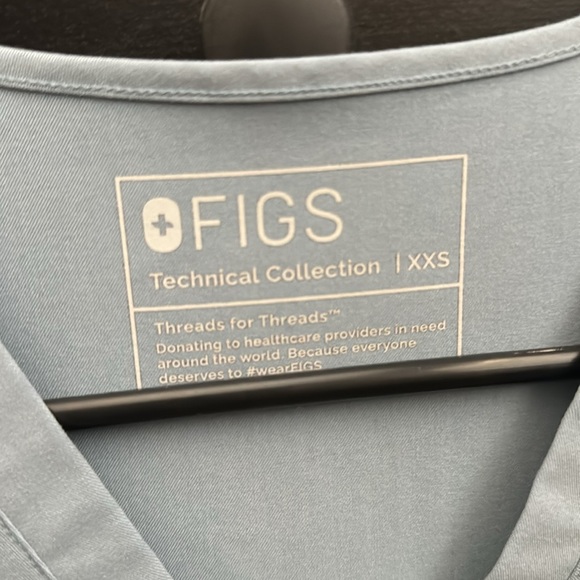 Figs scrub top - Picture 2 of 2